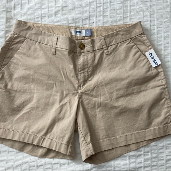 Old Navy Women's Classic Khaki Shorts - Picture 1 of 4